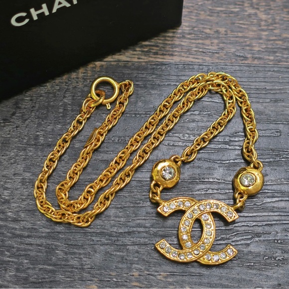 Authentic CHANEL Necklace Pendant - Picture 3 of 11